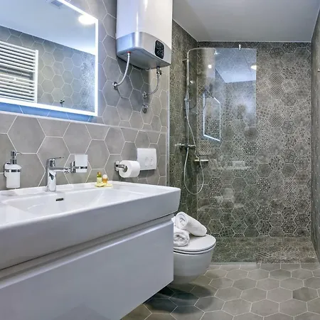 Il Giardino Luxury & Pensión 4*